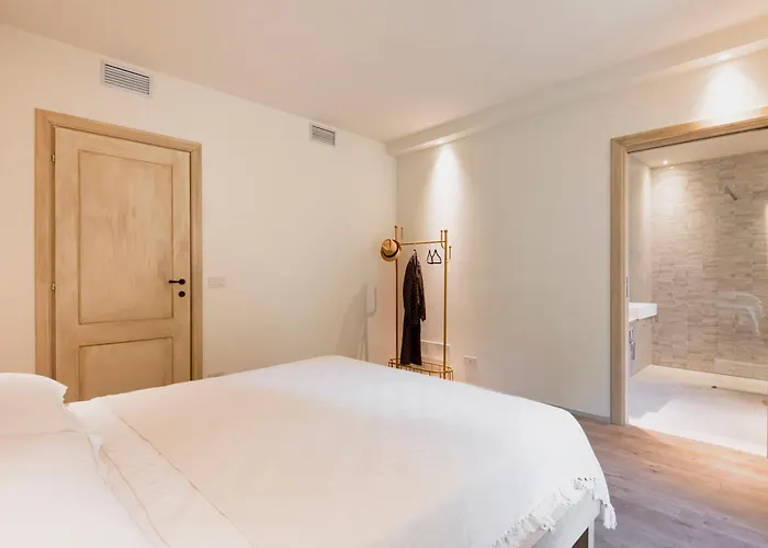Villa Asilo In - La *